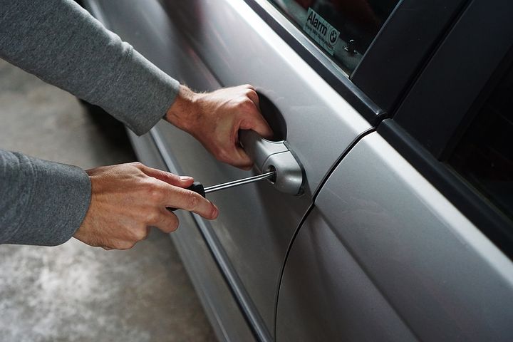 Broken-Car-Key-Extraction--in-Ruskin-Florida-broken-car-key-extraction-ruskin-florida.jpg-image